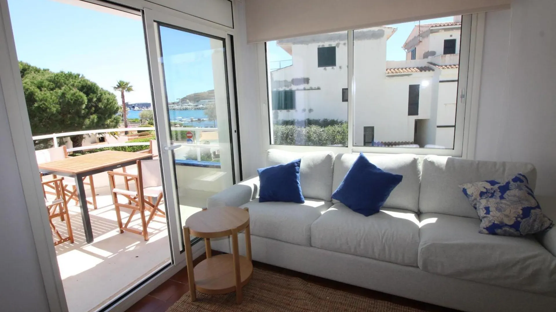 Apartment Mistral - Apartamento Acogedor, Luminoso Y De Ambiente Moderno Con Terraza Vista Mar. - Es-228-143 Llanca