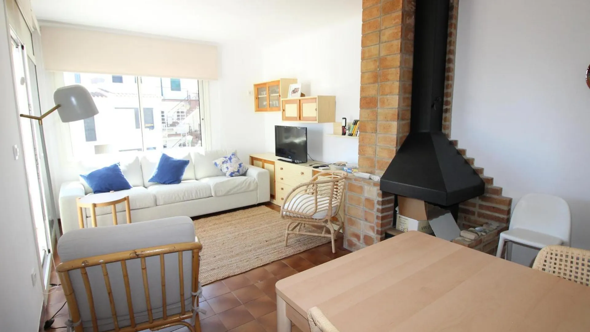Mistral - Apartamento Acogedor, Luminoso Y De Ambiente Moderno Con Terraza Vista Mar. - Es-228-143 Llanca 0*,  Spain