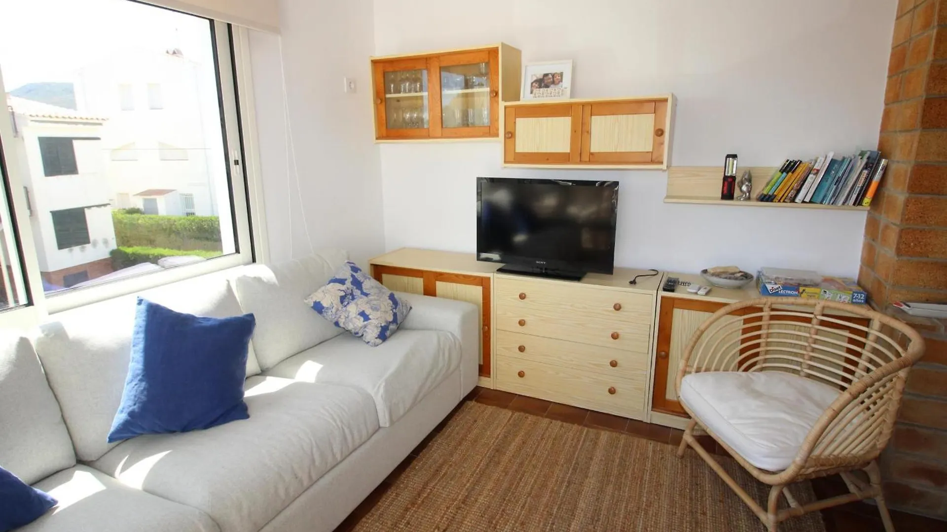 Apartment Mistral - Apartamento Acogedor, Luminoso Y De Ambiente Moderno Con Terraza Vista Mar. - Es-228-143 Llanca